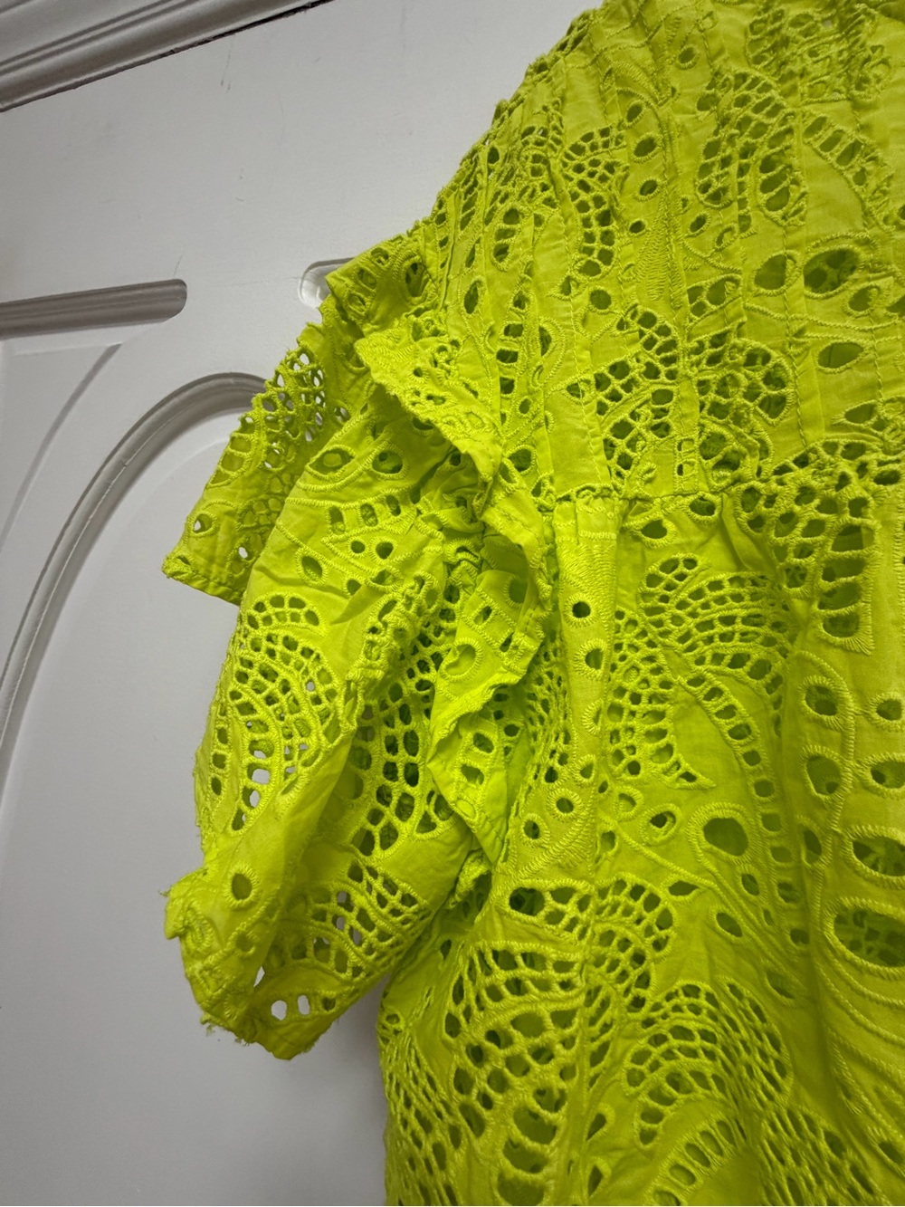 Farm Rio Richelieu Neon Lime Eyelet Crochet Flutter Sleeve Top M - Picture 6 of 7